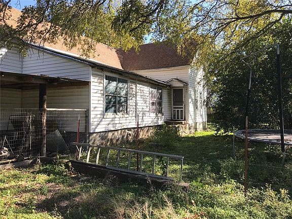 3rd image of 515 W Avenue B