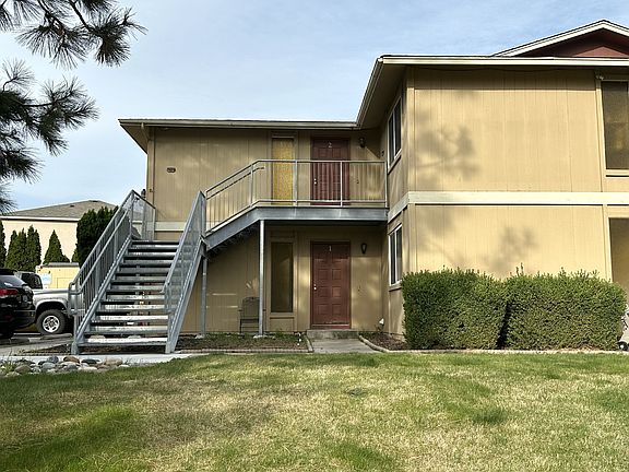 2nd image of 1821 Peachtree Ln APT 1