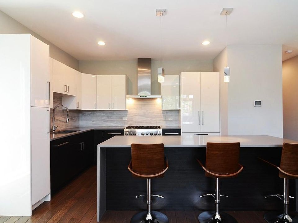 1st image of 1821 W Armitage Ave #2