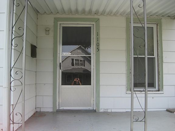3rd image of 1105 N Western Ave