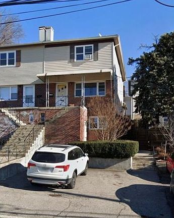 2nd image of 354 N Broadway