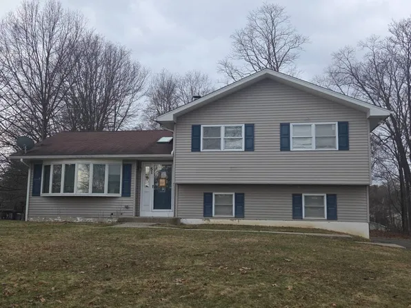 51 Scotchtown Dr, Middletown, NY 10941