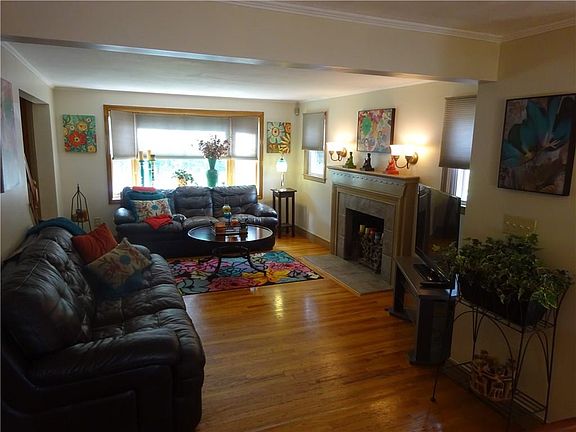 4th image of 36 Warfield Ave