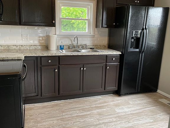 2nd image of 517 W 10th St