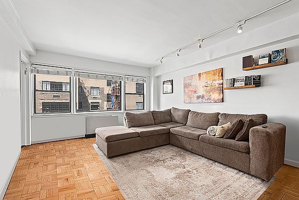 1st image of 55 E 9th St APT 10C