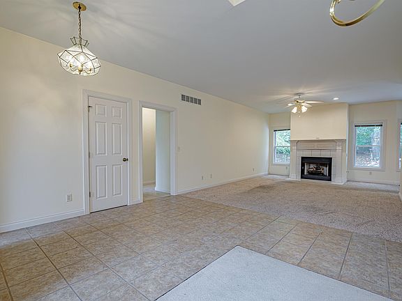 5th image of 2853 Oak Trail Dr