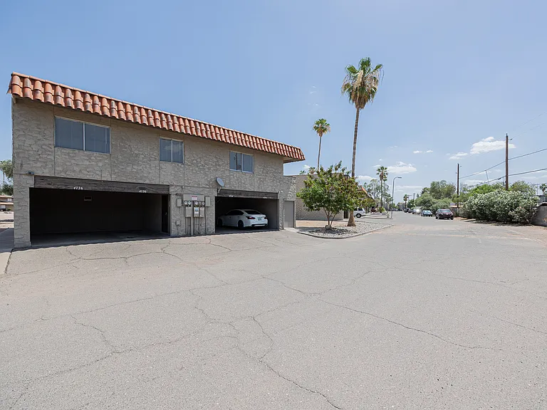 4724 E Portland St — Photo 16