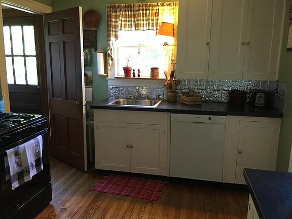2nd image of 2505 Maple Ave