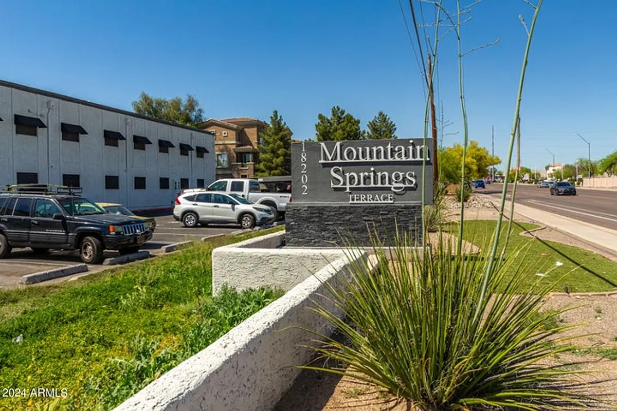 Building Photo - 18202 N Cave Creek Rd #212