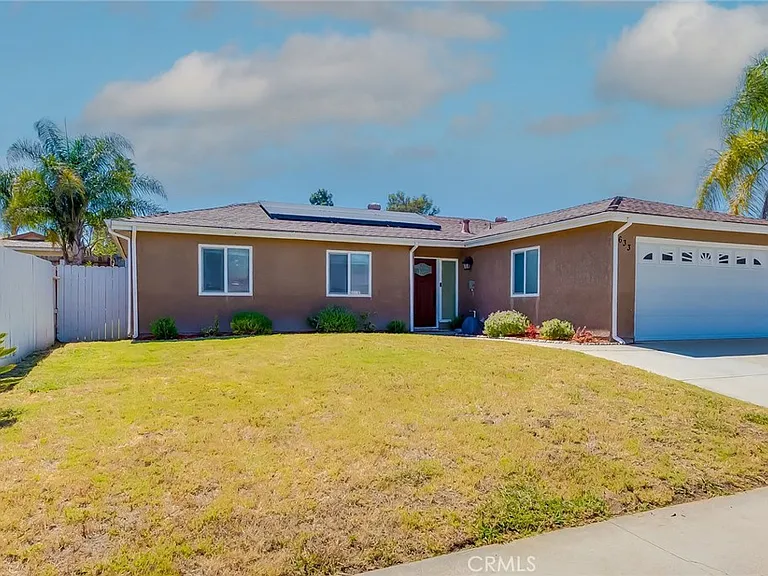 633 Elaine Ave — Photo 2