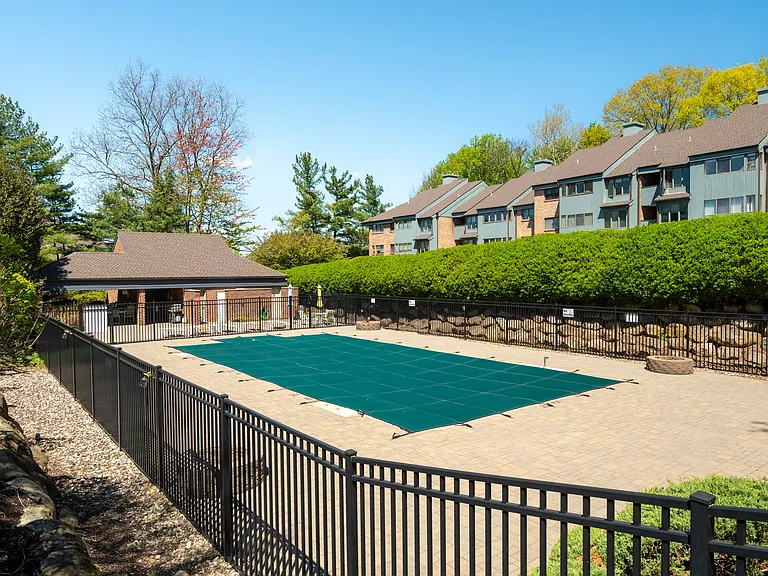 138 Indian Hollow Ct — Photo 34