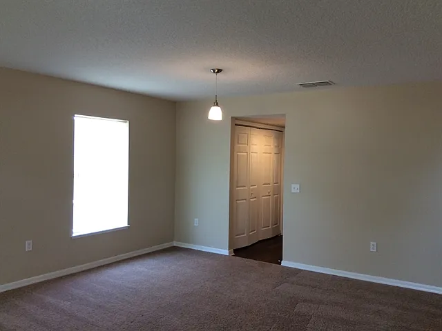 401 Blake Ave — Photo 9