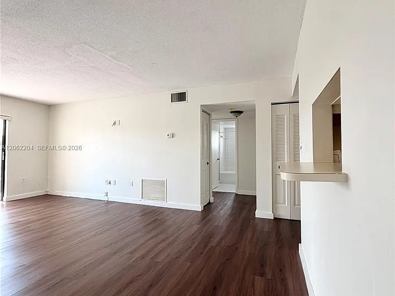 10431 N Kendall Dr #D314 — Photo 2