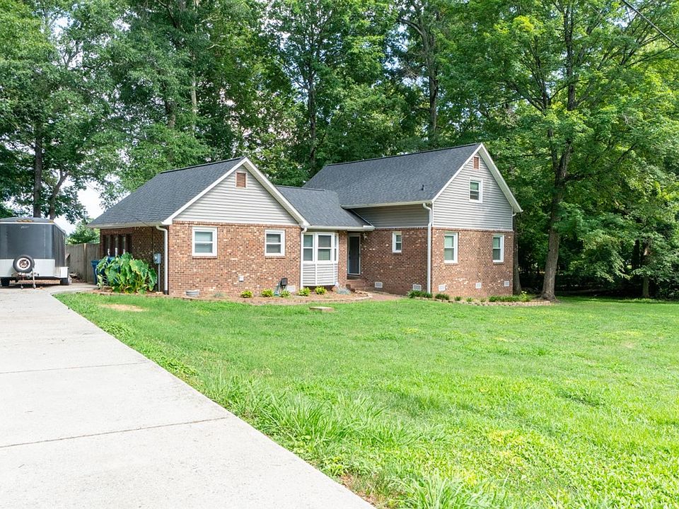 1st image of 2204 Fox Glen Dr
