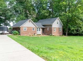 2204 Fox Glen Dr, Greensboro, NC 27406