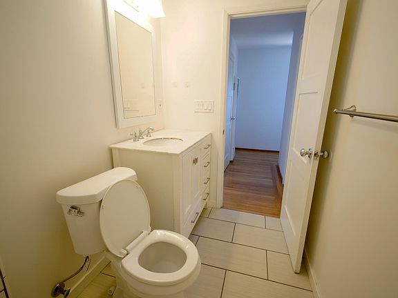2nd image of 552 Hawthorne Ave #552