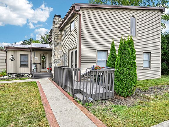 4th image of 208 Clermont Ave