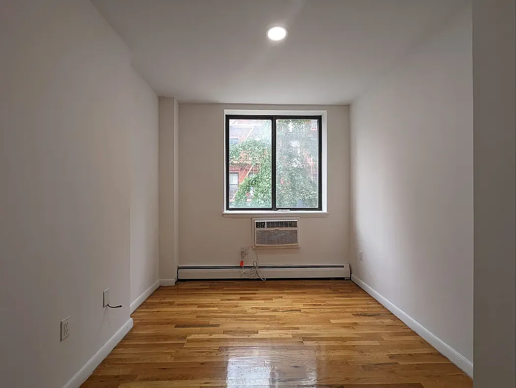 41 Avenue B — Photo 4