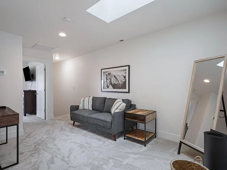 3718 NE Petrosa Ave — Photo 15