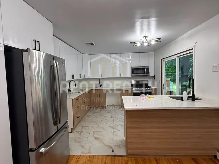 12 Round Lake Ave — Photo 6