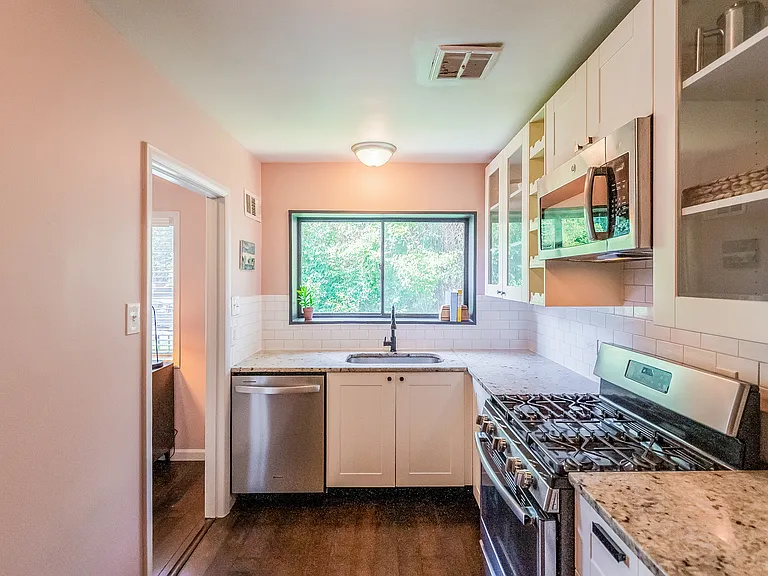 10655 Montrose Ave #202 — Photo 8