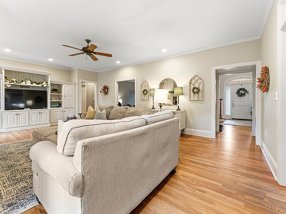 5th image of 429 Waterford Point Dr