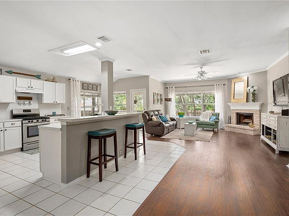 3rd image of 1606 Somerset Canyon Ln