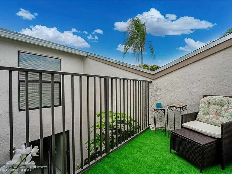 6744 Canary Palm Cir — Photo 36