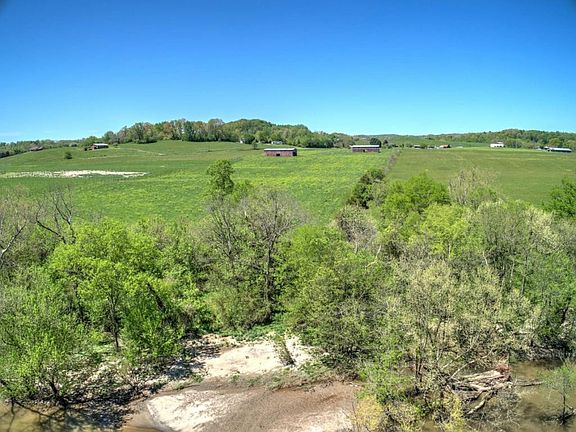 2nd image of 895 Blackberry Ln