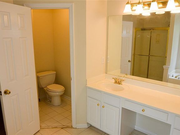 2nd image of 2110 Thorndale Dr