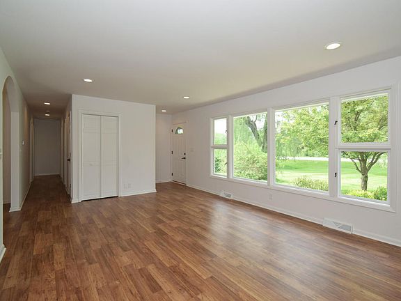 4th image of 8813 Western Ave