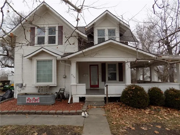 628 W 8th St, Cameron, MO 64429