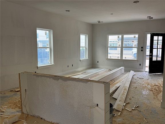 4th image of 215 Richards St APT B