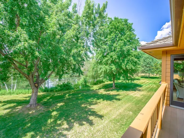 11 Anemone Cir, North Oaks, MN 55127