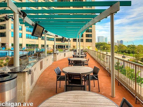 3rd image of 1132 S Michigan Ave #1516