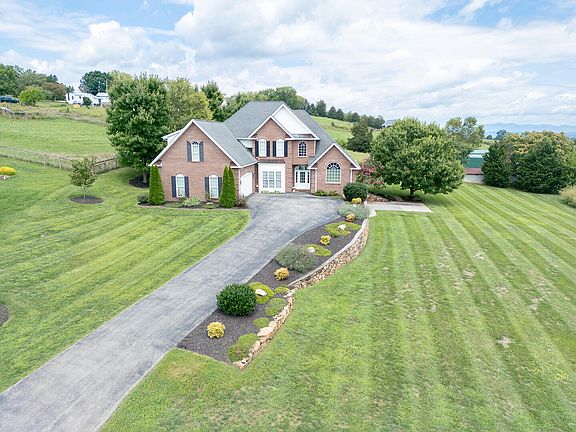2nd image of 117 Walnut Manor Dr