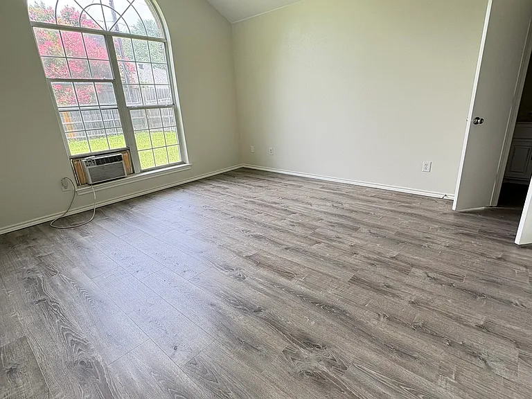 305 Myrtle Ave — Photo 7