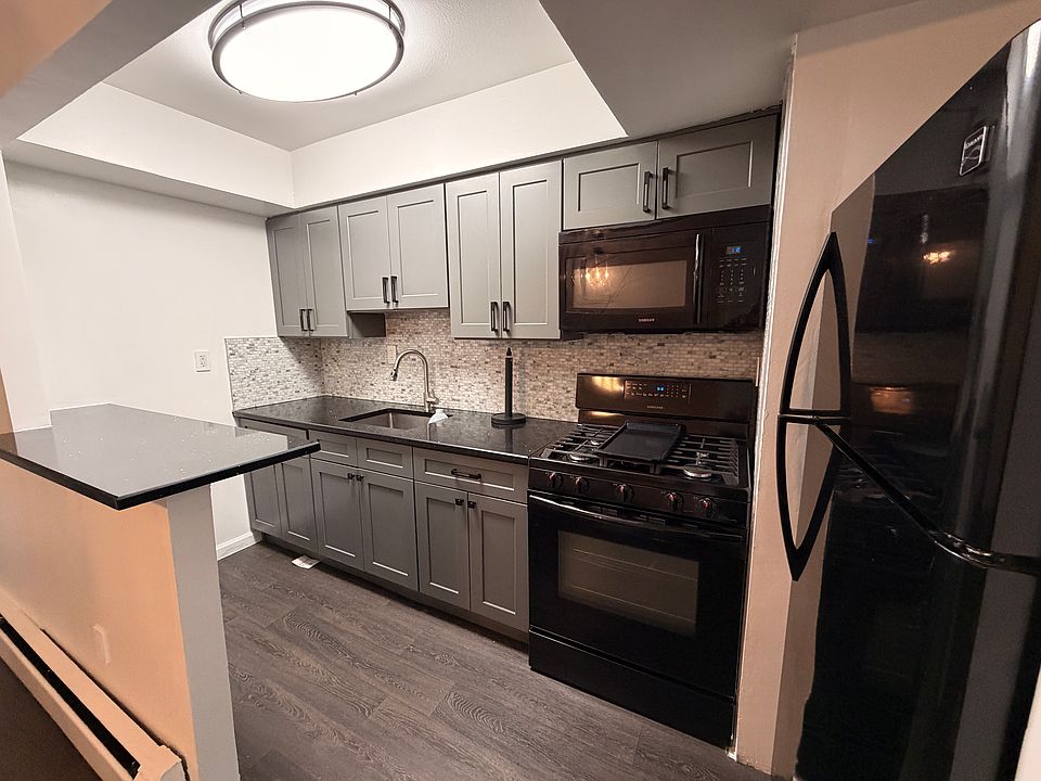 1st image of 1902 Barnes Ave #3