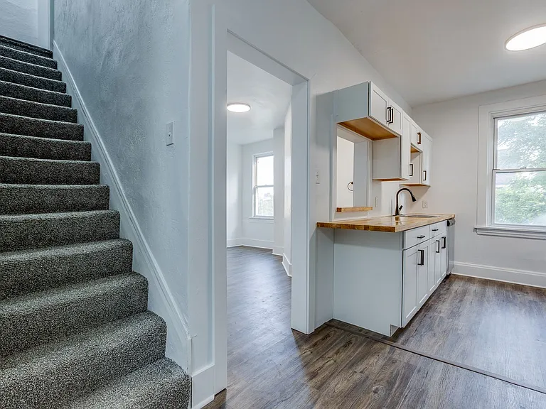 623 Lillian St — Photo 9
