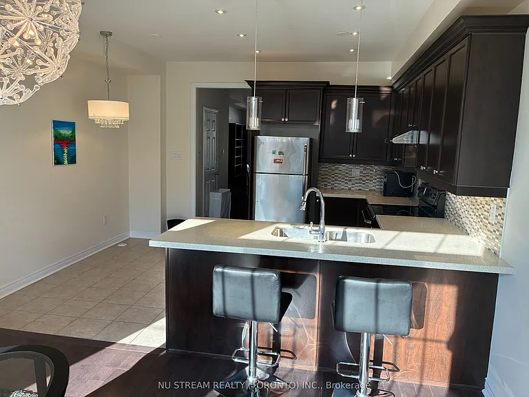 300 Delray Dr — Photo 4