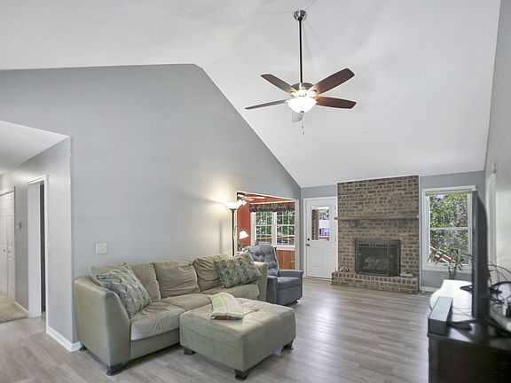 5th image of 612 Dolphin Dr