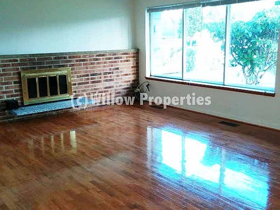 2nd image of 9026 Moreland Ave SW