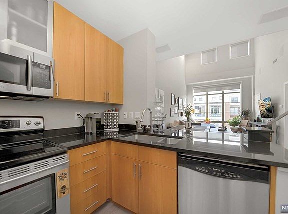 5th image of 24 Avenue At Port Imperial APT 438