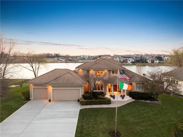 3116 SW Pergola Vw, Lees Summit, MO 64081