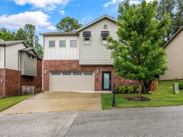 1466 N Desoto Pl, Fayetteville, AR 72703
