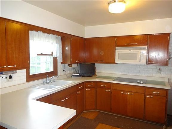 4th image of 107 Royal Ct