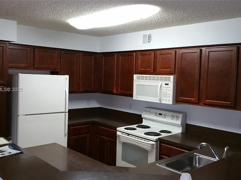 7640 Westwood Dr — Photo 2