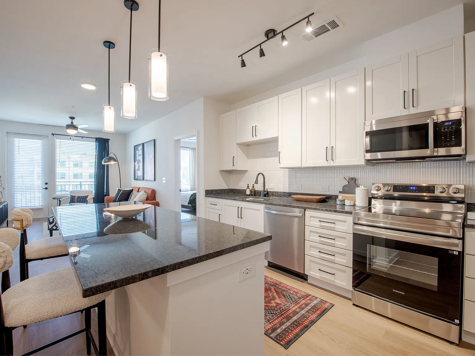 Taryn at 401 — Photo 2