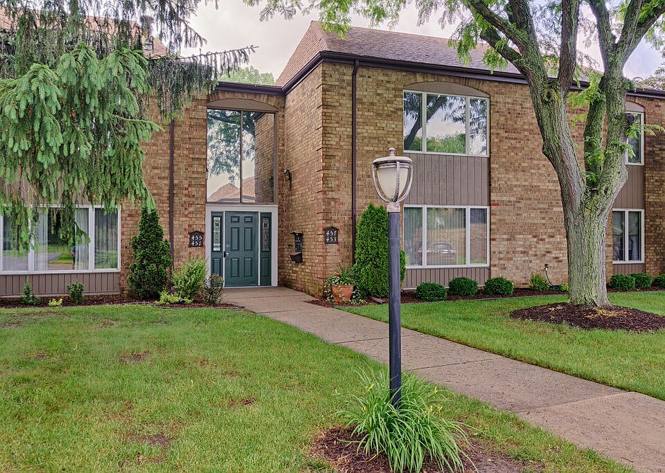 1st image of 457 Barkwood Dr NE
