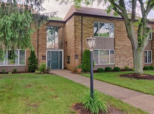 457 Barkwood Dr NE, Grand Rapids, MI 49544